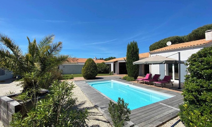La Couarde-sur-Mer Villa | Villa du Bois Henri IV : Villa with heated swimming pool for up to 8 people