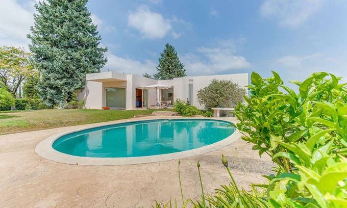 Nice Villa | VILLA DYONIS VI4439 by Riviera Holiday Homes