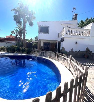 L'Eliana Villa | Villa en Valencia, piscina privada y metro 500m