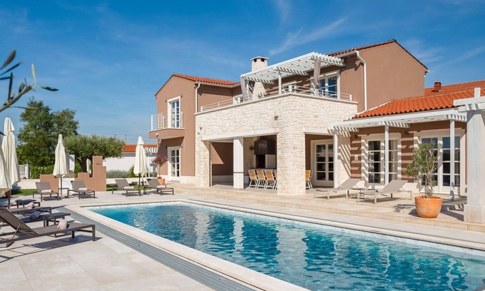 Rezanci Villa | Villa Energy White with Pool
