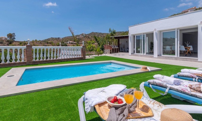 Archez Villa | Villa Entremontañas Árchez by Ruralidays