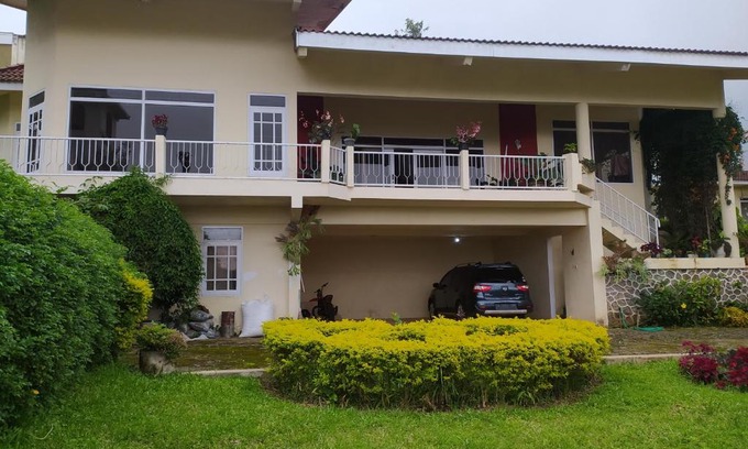 Batu Villa | Villa Fiedo with Mountain View