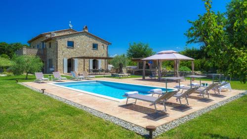 Gualdo Cattaneo Villa | VILLA FLAMINIA 8&2 - Emma Villas