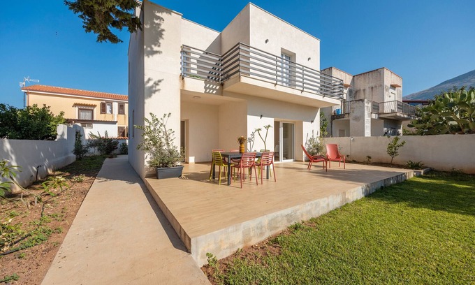 Carini Villa | Villa 'Francesca - Beach and Airport' with Private Terrace, Wi-Fi and Air Conditioning