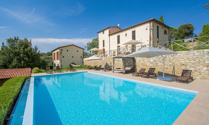 Palaia Villa | Villa Francia in Tuscany by Fantasia Villas