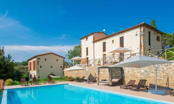 Palaia Villa | Villa Francia Summary