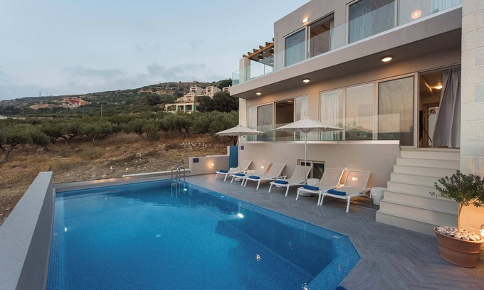 Limeniskos Villa | Villa Galatia I Free*heated pool, ideal for groups