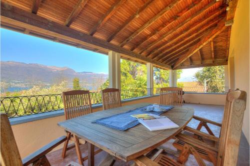 Porto Valtravaglia Apartment | Villa Giulia