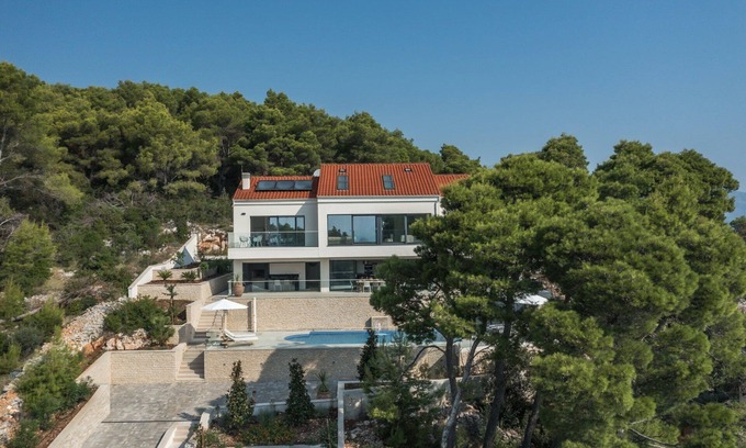 Cove Tri Zala (Zrnovo) Villa | Villa Hestia with Heated Pool