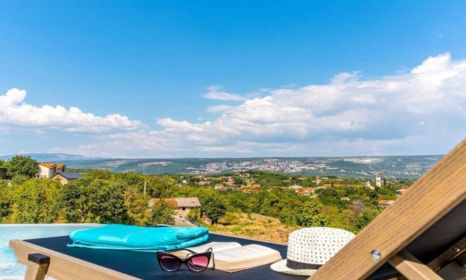Zmijavci Villa | Villa Ikarus - fascinating luxury villa with outstanding extras for 10 people