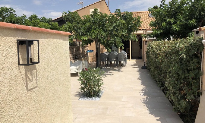 Portiragnes-Plage House | Villa in an exceptional setting on the seafront - Classified * air-conditioned, WI-FI