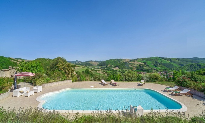 Belforte allʼIsauro Villa | Villa in Belforte near Sasso Simone Park