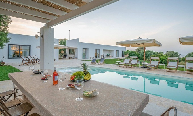 Carovigno Villa | Villa in Carovigno with 5 bedrooms sleeps 10