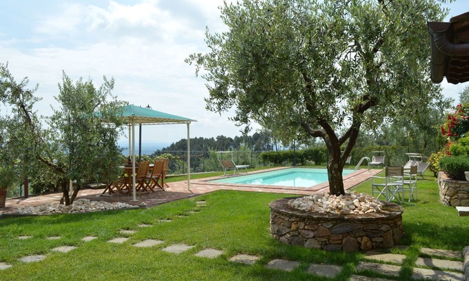 Cascine-La Croce Villa | Villa in Castelvecchio with 3 bedrooms sleeps 6