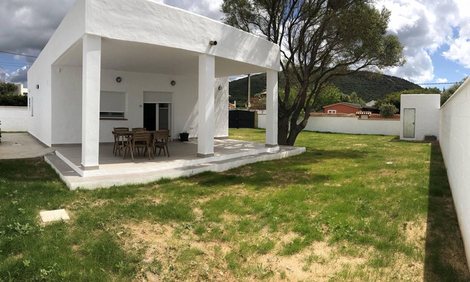 Los Canos de Meca Ski Chalet | Villa in Los Caños de Meca of 600m2 plot next to the field and the beach.