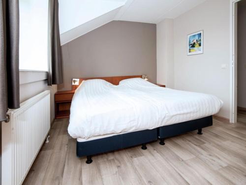 Heel House | Villa in Maaspark with Lake Views & Sauna