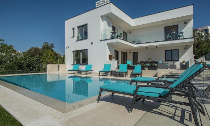 Pjescana Uvala Villa | Villa in Pje ana by the Beach with Pool