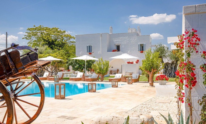 Polignano a Mare Villa | Villa in Polignano A Mare with 8 bedrooms sleeps 16
