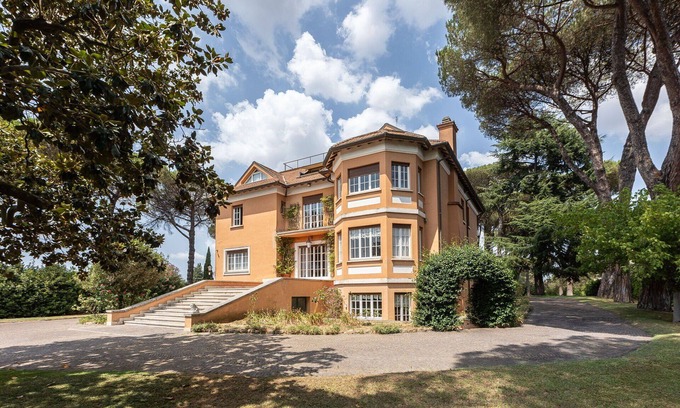 Camilluccia Villa | Villa in Rome with 6 bedrooms sleeps 12