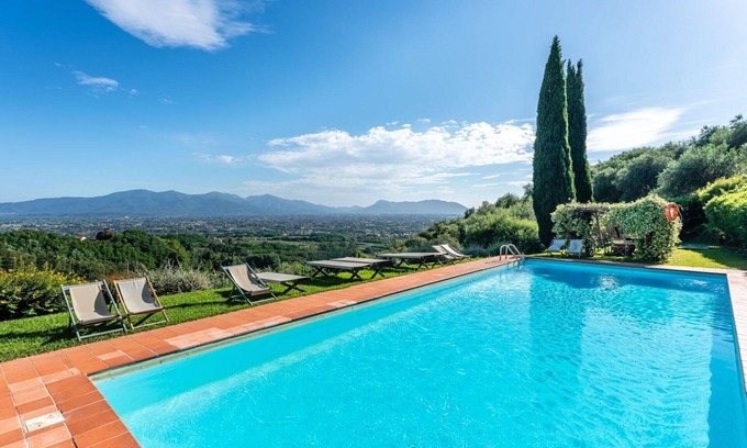 Capannori Villa | Villa in Segromigno In Monte with 11 bedrooms sleeps 22