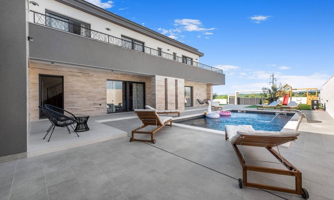Benkovac Villa | Villa Jollie ZadarVillas