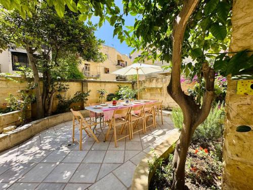 Il-Balluta House | Villa Josette with Pool Table and Garden by Haven and Keys Malta