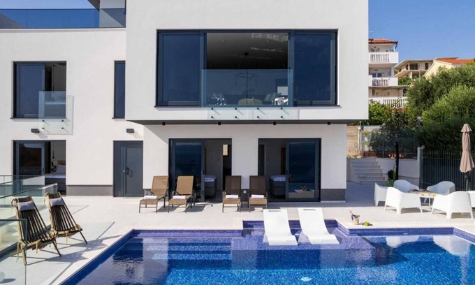 Businci Villa | Villa Julian with a heated pool