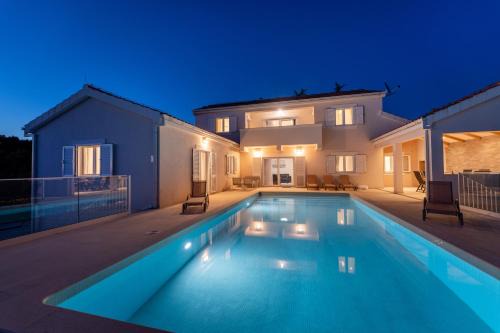 Diklo Villa | Villa Kale