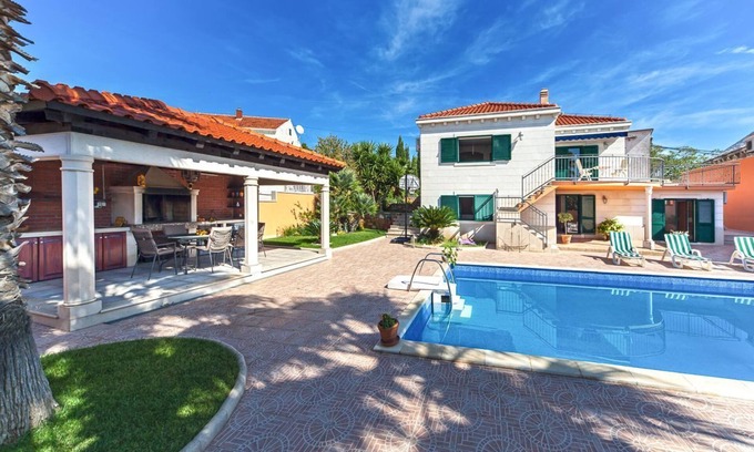 Sumartin Villa | Villa Kasmira - Three Bedroom Villa, Sleeps 8
