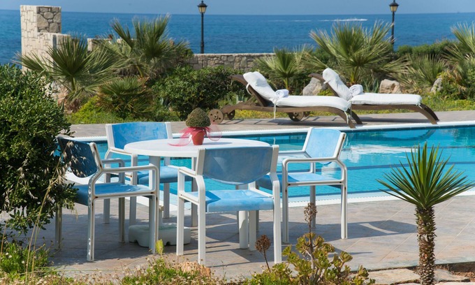 Aposelemis Villa | VILLA KATERINA BEACHFRONT 5 BEDROOMS 10-12 PERSONS *
