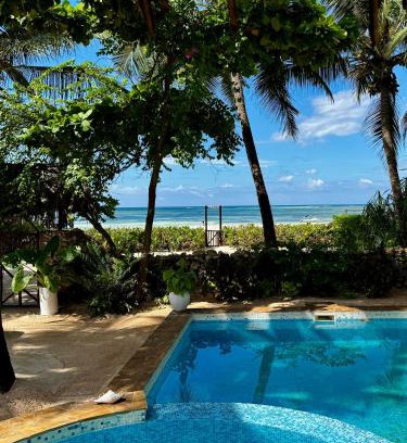 Pwani Mchangani Villa | Villa Kipara - Sea front with Private Pool & Jacuzzi