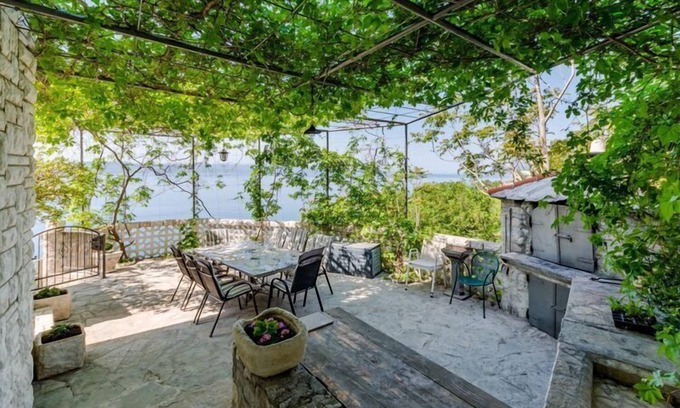 Brela Apartment | Villa Kosa - Two Bedroom Apartment with Terrace and Sea View (A1 Prizemlje)