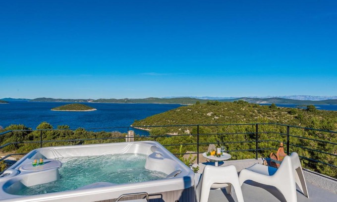 Dragove Villa | Villa Kula
