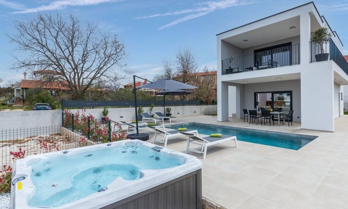 Radosi kod Zbandaja House | Villa Lucia with jacuzzi and private pool