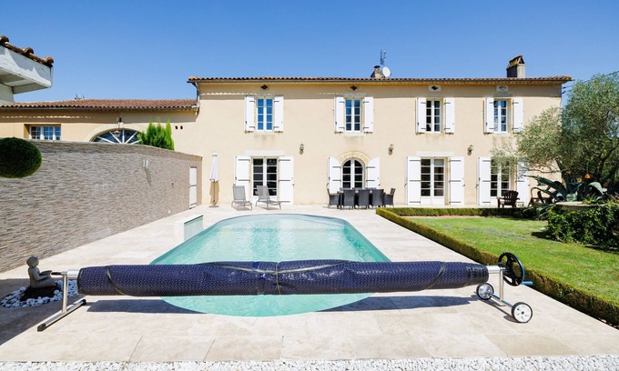 Saint-Pierre-de-Bat Villa | Villa 'La Maison Des Vignes' with Private Pool, Private Terrace and Wi-Fi