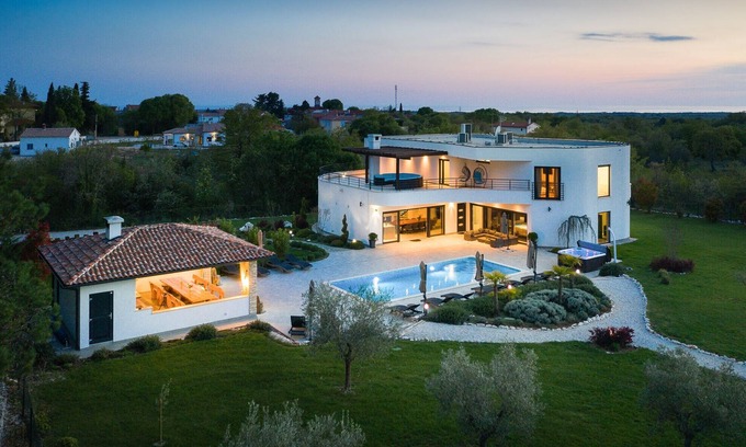 Jursici Villa | Villa LaDominika for 14 people with wellness, tennis court, 50 m2 heated pool in Central Istria