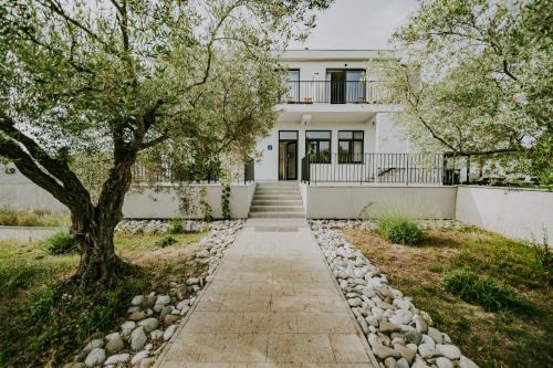 Kastel Villa | Villa Laurus Residence