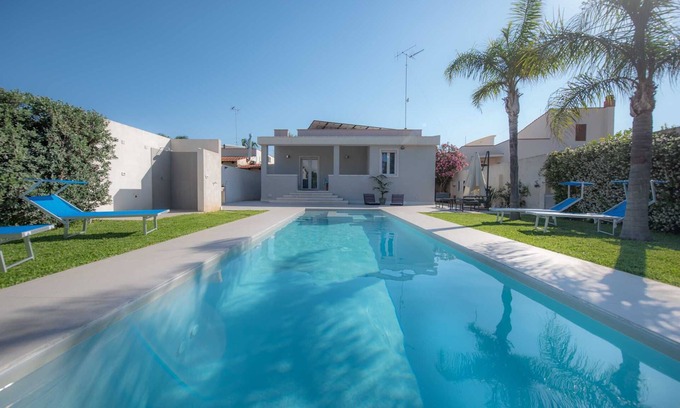 Mazara del Vallo Villa | Villa Le Onde, with private pool a few steps from the beach and the center