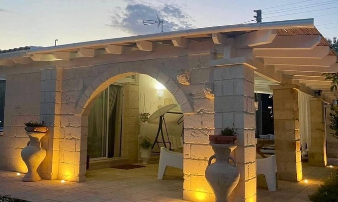 Torre dell'Orso Villa | Villa Lena. Villa with exclusive use of garden and solarium a stone's throw from the sea.