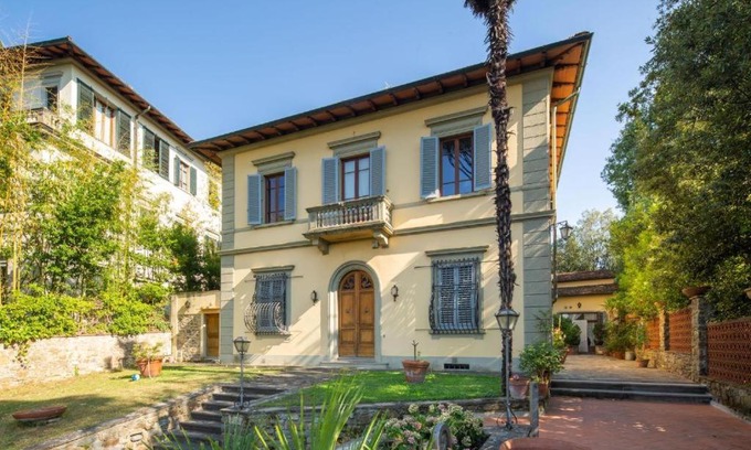 Oltrarno House | Villa Lia - Apartment in Villa with private garden and Pool