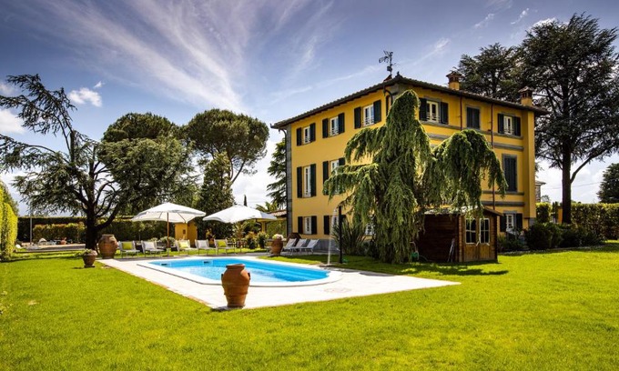 Capannori Villa | VILLA LUIGINA 8, Emma Villas
