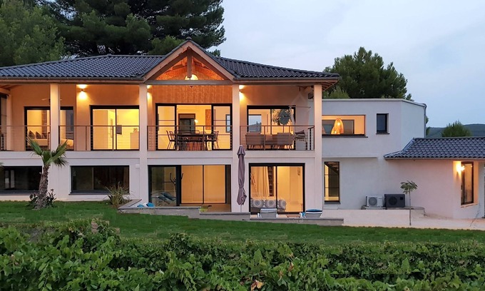 Plaissan Villa | Villa Luxury heated indoor pool/SPA, exceptional vineyard views, rated 4*.