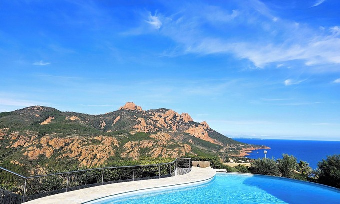 Antheor Villa | Villa Lynda : swimming-pool and stunning view over the sea and mountain range
