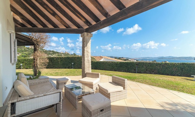 Palau Villa | Villa 'Maddalena' with Sea View, Private Pool and Air Conditioning