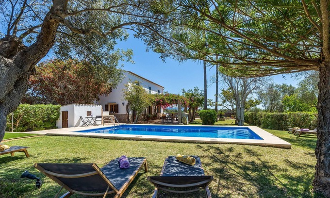 Puerto de Pollensa Villa | Villa 'Madraba' with Mountain View, Wi-Fi and Air Conditioning