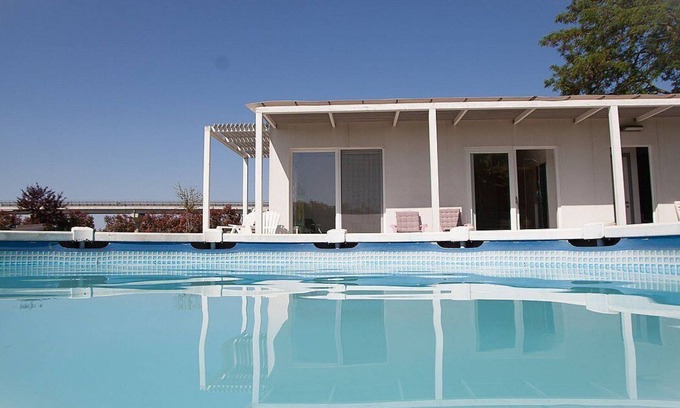 Porotto House | Villa Mallia B: A welcoming apartment situated in a quiet location, a few minutes from the town center, with Free WI-FI.