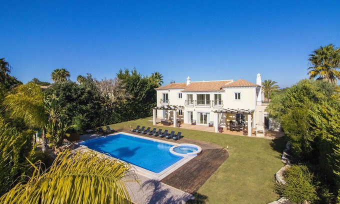Vale do Garrao Villa | Villa Mar | 5 Bedrooms | Great Pool & Spa | Quinta do Mar