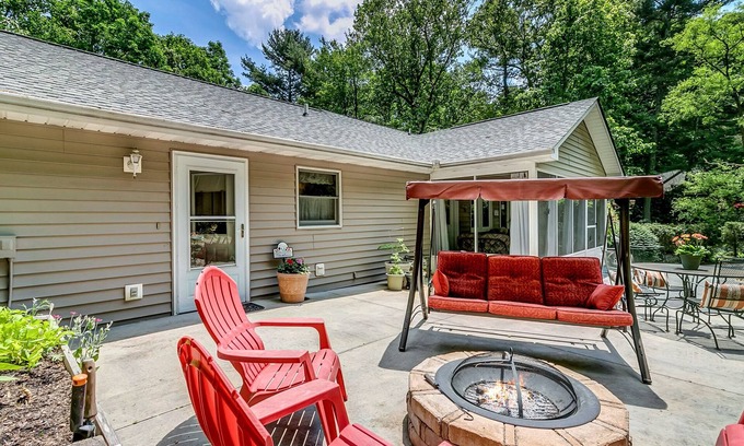 Hendersonville Apartment | Villa Marino - Escape to the mountains