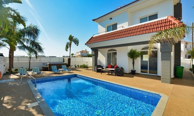 Paralimni Villa | Villa Mario - just 2 min walk from Kapparis, Firemans Beach