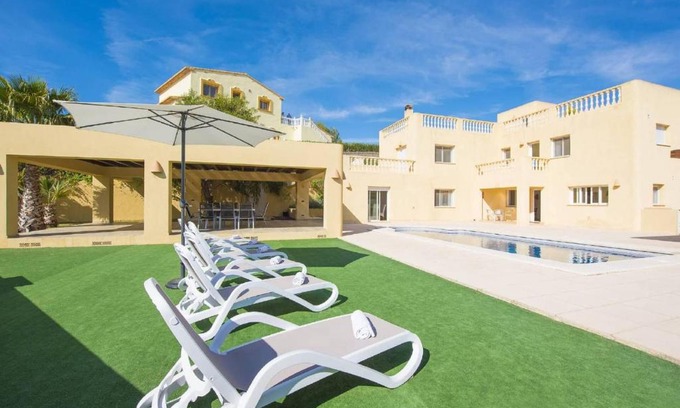Empedrola Villa | Villa Mercedes - Plusholidays